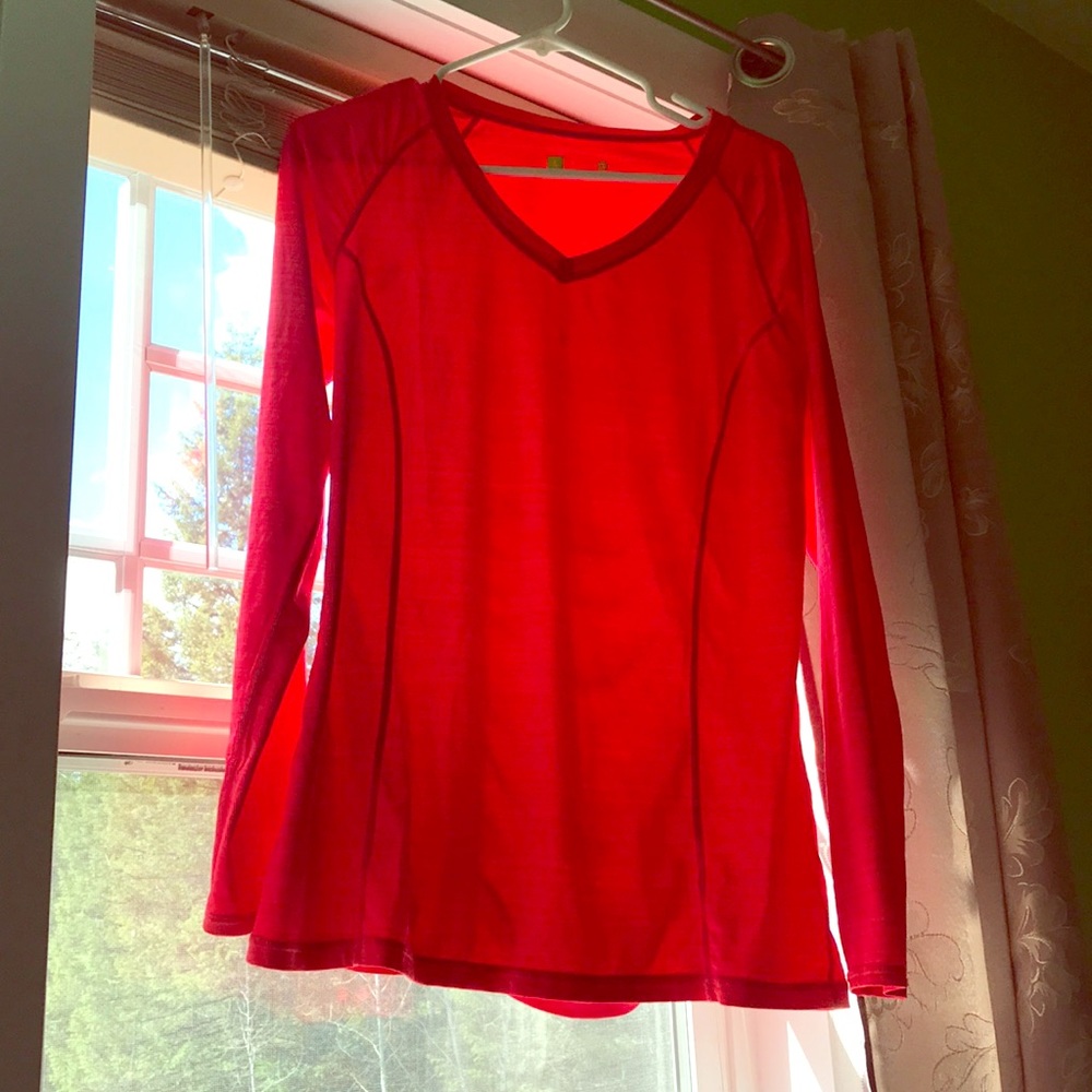 Athletic Long-sleeve moisture wick workout shirt
